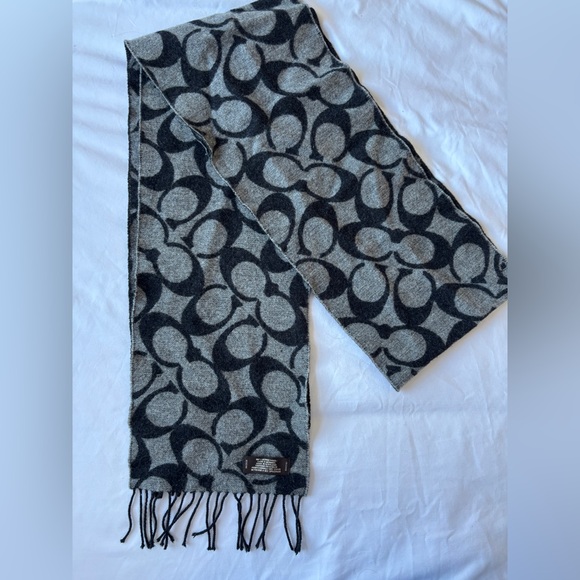 Coach Merino Wool Scarf - Reversible - Picture 3 of 9